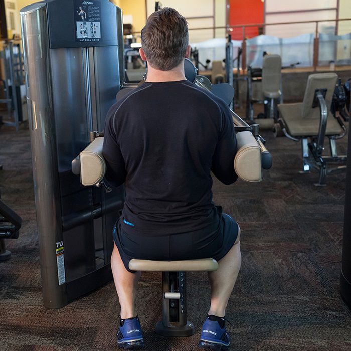 Machine Lateral Raise بالا آوردن جانبی بازوها با دستگاه