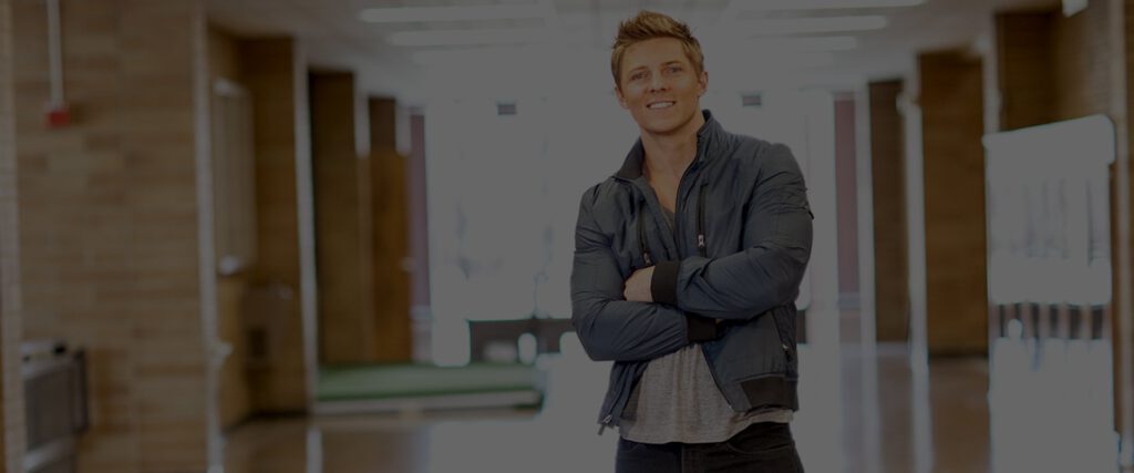 برنامه مرد بزرگ در دانشگاه استیو کوک Steve Cook's Big Man on Campus