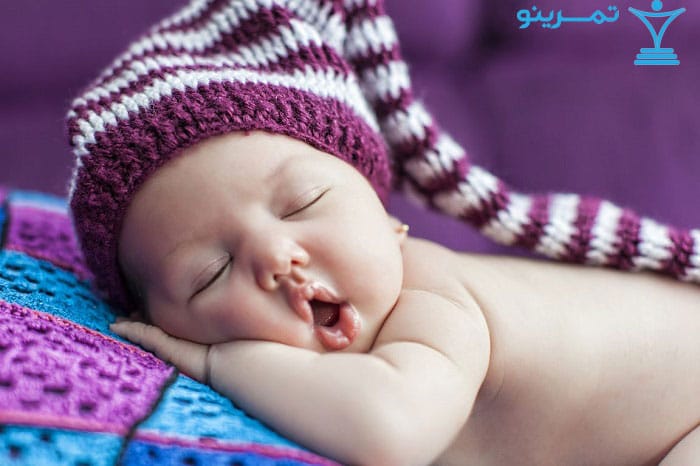 کودک در حال خوابیدن